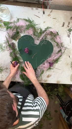 Blumenherz in rosa 🩷 #rosa #floral #florist #diy #blumen #floristik #blumenherz #rosen