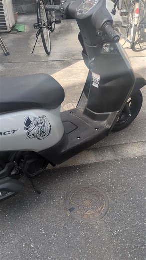 ホンダ タクトベーシックに痛ステッカーを貼ってみました。#原付き