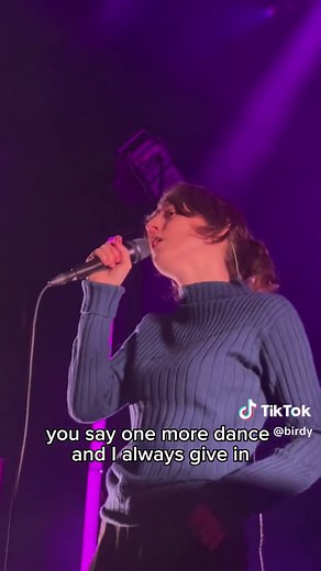 Birdy Live Performance of Heartbreaker at Eventim Apollo, London