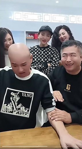 Blind fortune-telling by feeling the bones