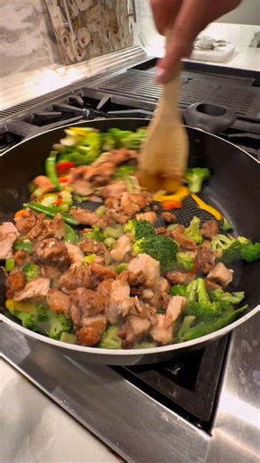 If you’re sleeping on the Costco Yakisoba Stir Fry… wake up. This one’s top tier. #costco #costcomealkits #costcofinds #costcomeals #easymeals #dishes | Keef & Jess