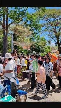 Thousands Walk with a Golden Robe at Ancient Thai Temple ✨ | 千人金袈裟绕古佛塔 · 泰国帕他仑披袈裟节