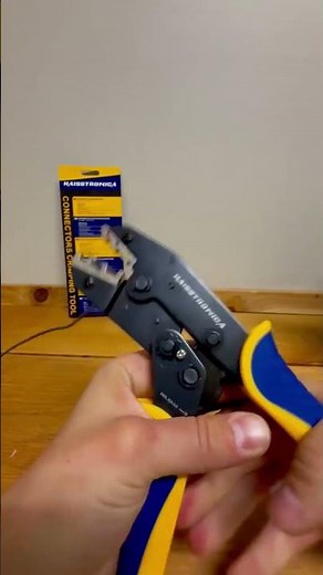 Ratcheting crimpers with smooth action