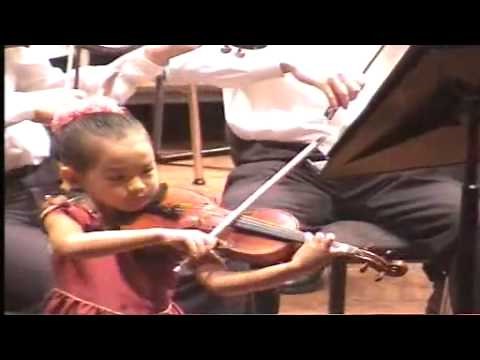 (1/2) Anna Lee 6 years old plays Paganini Violin Concerto