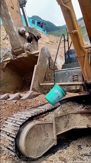 Excavator track link inspection and replacement #shorts #construction #excavator