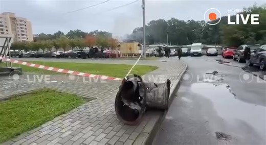 🤯In Lviv, a part of a Russian missile is lying in the middle of a residential area. | Russian invasion into Ukraine: LIVE