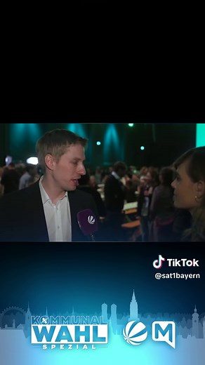 Party-Stimmung bei den Münchner Grünen: Anna Buchschwenter im Gespräch mit Dominik Krause. #bayern #kommunalwahl #grüne #münchen #oberbürgermeister @Merkur.de @Dominik Krause