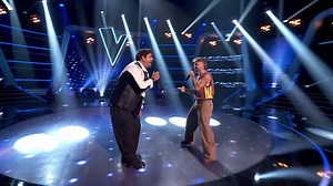 ¡Pelos de punta! 🚨🚨🚨 Antonio Orozco y Dani Fernández hacen magia en La Voz con ‘Si tus piernas’. ¡No te puedes perder este momentazo de #LaVoz! ➡ http://atres.red/gllrp5 | La Voz Antena 3