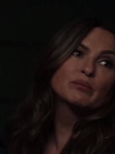 Okay why am I obsessed with the handcuff clip 🤭 #fyp #svu #foryoupage #viral #oliviabensonedit