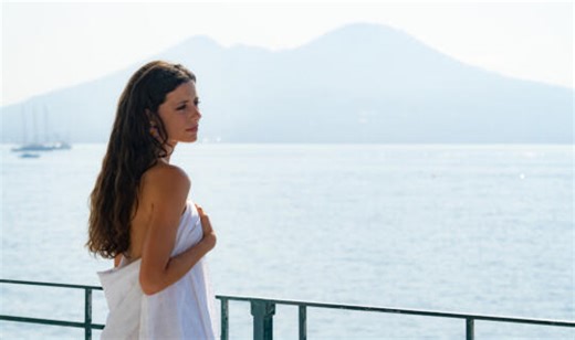 «Parthenope»: Hauptdarstellerin Celeste Dalla Porta über Neapel, Sorrentino, Gary Oldman und Nolans «The Odyssey»