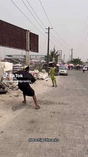 Hilarious Running Prank in Supermarket