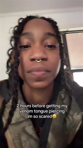 other things to note about this piercing for anyone who’s thinking of getting it: 1. the piercing itself isn’t that bad, you’ll definitely get most of your pain from the second piercing but the first didn’t hurt to me #fyp #venomtonguepiercing 2. my bad lisp, uncomfortableness and trouble with eat all came from me having to get longer bars for swelling (that’s where most of your problems will be) 3. most of my pain was at the bottom of my tongue. one thing they don’t warn you about is the balls 