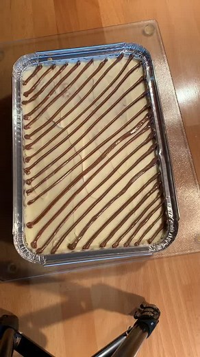 Cake 🎂 #houseoftiktok #stayathome #boredinthehouse #caketutorial #cakedecorating #foodblogger #foodblogger #cakevideo #cake