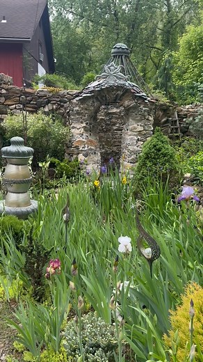 1K views · 1.3K reactions | The garden is about to burst with spring time flowers! #gaeden #gardening | Abigail Brower Spath | Facebook