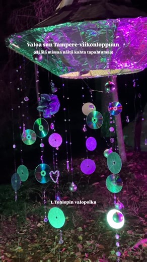 Ira • Maata pitkin & interrail on Instagram: "Tähän väliin Tampere love on paikallaan 💛 Mitä tehdä Tampereella tulevana viikonloppuna? 👇 Tohlopin valopolku on 4€ per henkilö (alle 18-vuotiaat ilmaiseksi) ja Tallipihaa saa mennä ihailemaan veloituksetta 🙂‍↕️❣️ Bonus: Projio-valotaidetapahtuma on myös alkanut tänään torstaina Finlaysonilla! Tämä myös ilmainen, käynnissä 21.10. asti ✨ On niiiiin ihanaa että tällasii valotapahtumia on 💛🥹 Vinkkaa kommentteihin valotapahtuma, jossa oot itse käyny