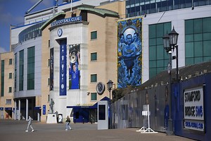 WATCH: Chelsea may sign a sale agreement as soon as Friday with a group led by Todd Boehly. Laura Wright has the details.