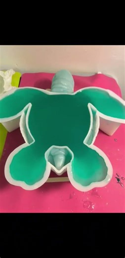 Baby Sea Turtle Catching a Ride | Inspired by Finding Nemo