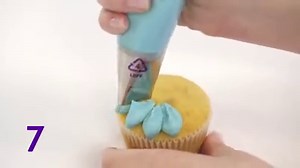 86K views · 1.9K reactions | Decorate Cupcakes with Tip 127 | Wilton Cake Decorating | Facebook