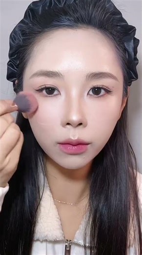 Top Blush Technique: Master the Loose Powder Art