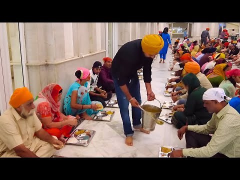 Walk In Delhi's Famous Sikh Temple | Bangla Sahib Gurudwara | Langar & 4K Tour