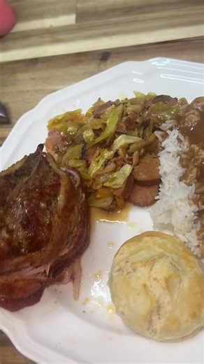 We’re back in business baby!!!Bacon wrapped, baby back ribs, cabbage, rice with gravy, biscuits, and don’t forget that cold Mountain Dew on the side #di#dinnerm#imback