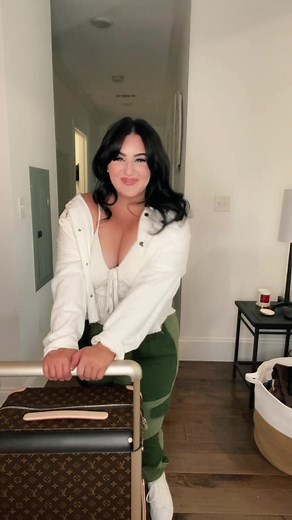 STAYCATION IN BOSTON AND I GET TO MEET MY NEW ENGLAND HOMIES SEE YOU SOON 😍