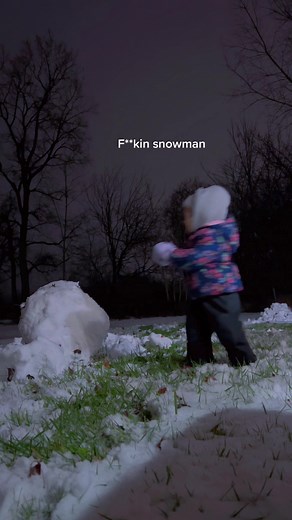 Hilarious Snowman Mishaps & Frustrations Caught on Camera!