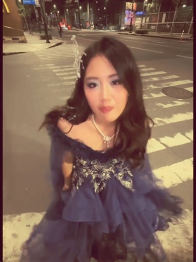 Demi Lovato Inspired Prom Look