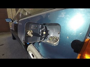 Wie öffnet man die Tankklappe des Suzuki Swift?