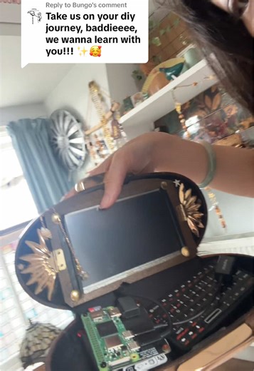 Learning Software with Raspberry Pi and Cyberpunk Themes