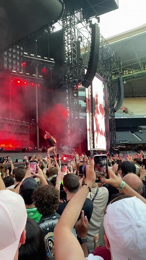 @Post Malone if i turn into a guitar will you smash me too? #postmaloneconcert2023 #postmalone #postmalonemelbourne #postmaloneconcert #guitarsmashing