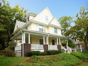 Property of the Week: Farmhouse Victorian on Highland Avenue