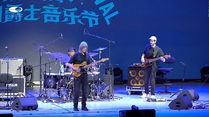 91K views · 577 reactions | Over six unforgettable days, the Taihu Stage Art Centre became a global hub for rhythm, soul, and pure musical magic. More than 200 incredible artists from nine countries lit up the stage, each bringing their own sound to the Taihu Jazz Festival. Relive the memerizing night with jazz legend Mike Stern and his band— a performance that set the stage on fire. | 国家大剧院National Centre for the Performing Arts | Facebook