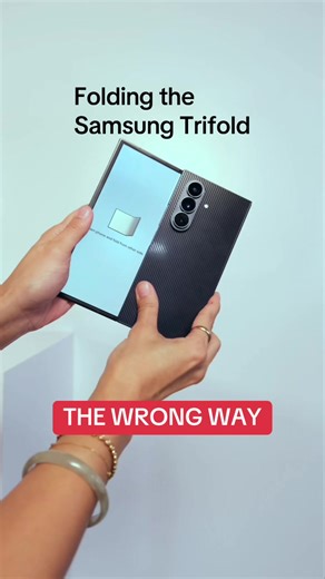 Folding the Samsung Galaxy Z Trifold: The Right Way