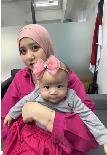 bayi 4 bulan udah survey sekolah, mana anteng bgt lagi😆