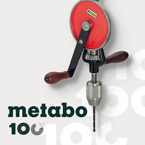 Have you ever wondered where the name Metabo comes from? When Albrecht Schnizler developed his first hand drill in 1923, he called it the technically correct “Metallbohrdreher” (metal drill). The first 17 designs were not good enough for him. It was his next attempt, drill No. 18, that became the first product to be manufactured in large quantities, laying the foundation for 100 years of successful industrial history🛠️✨. The abbreviation Metabo becomes our brand name. 💪 Find out more about our