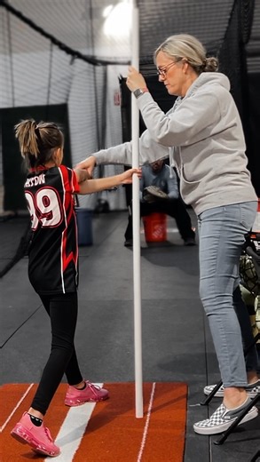 Building a strong foundation with your fastball, should be your main focus before moving on to another pitch. Want to TRAIN with me, the LINK is in my bio. DM if you have questions about private 1-on-1 training. Follow for more tips! .⁣ .⁣ .⁣ .⁣ . #athlete #baseball #baseballplayer #baseballtraining #baseballworkout #fastpitchsoftball #mlb #performancetraining #pitcher #pitching #pitchingcoach #pitchingdrills #pitchinglessons #pitchingmechanics #pitchingtips #pitchingtraining #softballcoach #sof