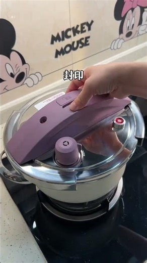 Spicy Pig Feet Stewed in Pressure Cooker - Easy & Delicious