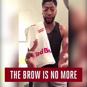 After leaving it up to a fan vote, Anthony Davis shaved his iconic brow. (via AntDavis23/Twitter) | CBS Sports