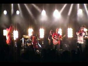 LOCO LOCASS LE BUT AVEC LA GUITARE DU CANADIENS ( CLÉMENT & BOUTHILLIER )