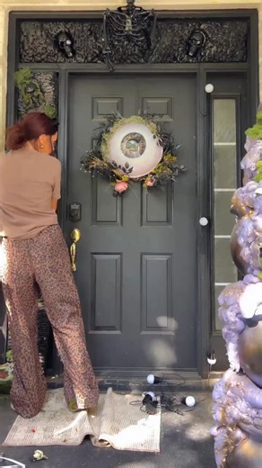 Kristyn Cole Bullard | DIY Skeleton Decor for Halloween #halloween #skeletondecor #spookyseason #diyhalloween #halloweencrafts | Instagram