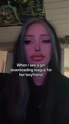 League of Legends: A Girlfriend's Download Dilemma