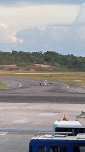 Clássico com potência: Chegada de um Cheyenne 400LS ao Brasil. Aeronave vai voar no Mato Grosso. Este Cheyenne 400LS é impulsionado por dois potentes motores de 1.000 SHP cada, garantindo excelente desempenho, principalmente em pistas elevadas ou em regiões de calor intenso, como o Centro-Oeste brasileiro. Vídeo @aviacaoamazonia 🔰 Acompanhem nosso conteúdo, sigam @apaixonadosporaviacao 🛩️ 🔰 Use nossa tag #apaixonadosporaviacao | Apaixonados por Aviação