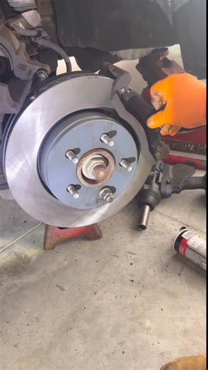 256K views · 2.2K reactions | Brake pad tips 101 #MobileMechanic #brakes #brakepads #brakerepair #autorepair #mechaniclife #fixit #automotive #mobilemechanic #hot #repair #mechanicsoftiktok #carcaretips #mechanichacks #tipsandtricks #howtotiktok #howto | My Mobile Mechanic / Auto Repair & Brake Replacement. | Facebook