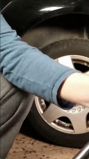 How to Properly Tighten Wheel Bolts Using a Torque Wrench
