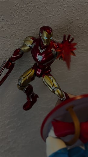 Figurines: Celebrating Iron Man and Avengers