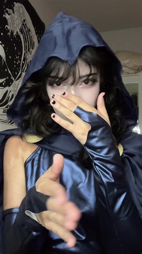 Guys I swear I’ll bring wonderwoman back eventually but AP classes, college, and online classes have been killing me pls have patience🙏🏽🙏🏽 gotten a few comments asking where she went so just wanted to say that #singedraven #cosplay #dccomics #raven #rachelroth