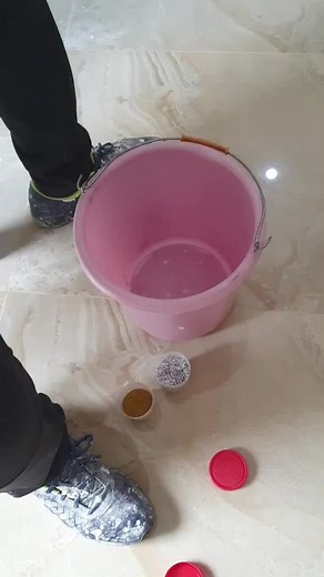 Fizzy Reaction with Food in a Bucket