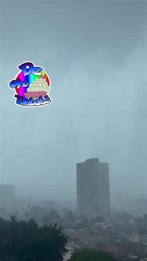 De olho Taubaté on Instagram: "Aguem aí viu esse video do temporal de domingo aqui em Taubaté??? Foi no bairro Independência e realmente chegou várias fotos de casas destelhadas pelos ventos pra gente 😱"