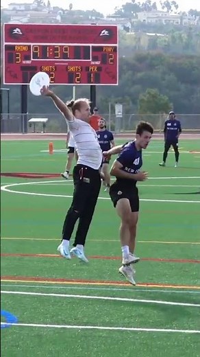 When rhinos fly 🦏 Raphy Hayes owns the skies in the men’s national final!